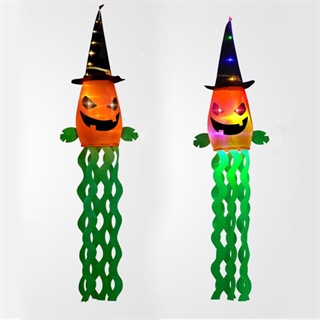 Hængende græskarspøgelse med heksehat og lys